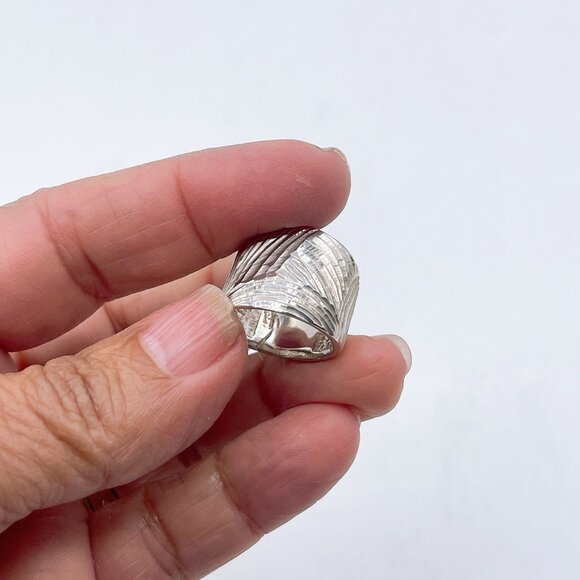 925 Handcrafted Silver Wide Band Ring With Textured Design 6.5 - Picture 6 of 9